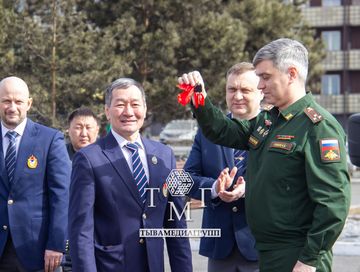 Спортивная школа ЦСКА Тыва получила новый микроавтобус