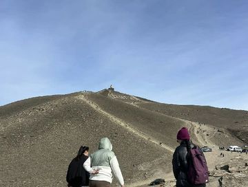 Более тысячи человек участвуют в восхождении на гору Догээ под Кызылом