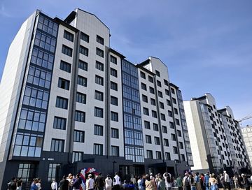 В Кызыле 120 семей получили ключи от нового жилья в комплексе «Кежик» благодаря льготной ипотеке