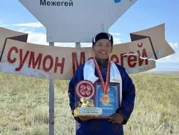 Алдын кажык: Межегейден он дөрт харлыг саятан – Самчай Ооржак
