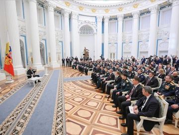 Владимир Путин встретился с выпускниками первого потока кадровой программы «Время героев»