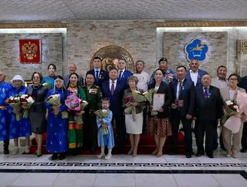 В Туве отметили День России вручением государственных наград