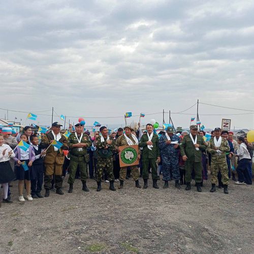 Бойцы отряда «БАРС» поблагодарили жителей села Берт-Даг за рюкзаки ручной работы