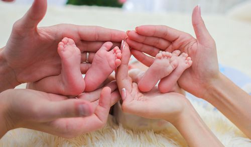 В Туве продолжают поддерживать семьи, в которых родились близнецы