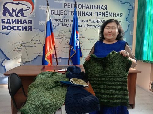 Неравнодушные жители Тувы продолжают приносить вещи для наших солдат