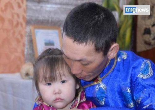 Адалар хүнүнде «Мээң ачам – мээң камгалакчым» деп шуулган болур