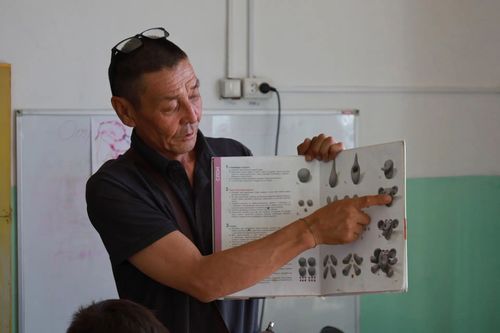 Хоорайда чай: Немелде өөредилге төвүнде уругларның дыштанылгазы