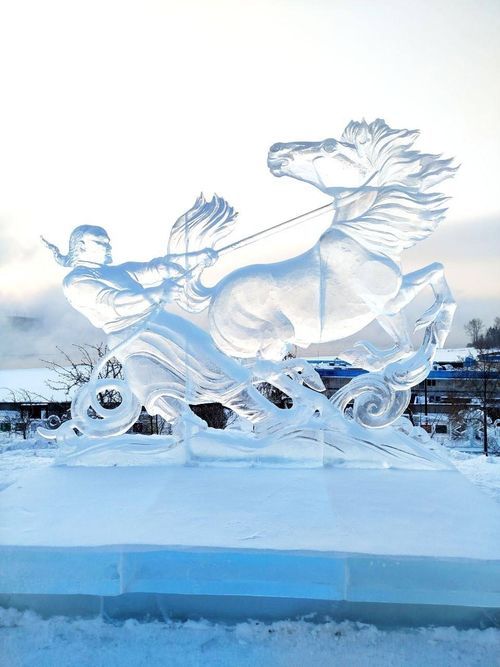 Команда из Тувы получила приз зрительских симпатий на фестивале ледовых скульптур в Красноярске