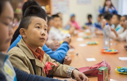 Глава Тувы Владислав Ховалыг поручил охватить детей участников СВО отдыхом в загородных лагерях