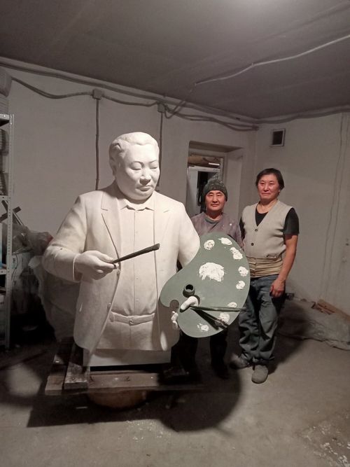 В Туве готовятся к установке первого памятника профессиональному художнику