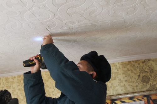 В Туве в домах нуждающихся семей устанавливают пожарные извещатели