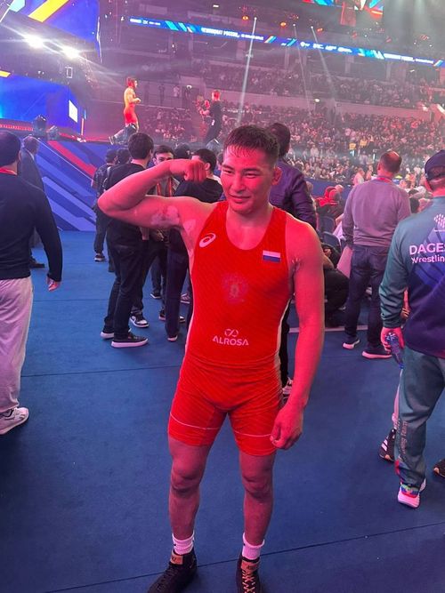 Сайын Казырык завоевал золото на чемпионате России по вольной борьбе