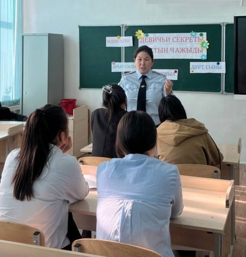 В селе Мугур-Аксы полицейские провели беседу со школьниками о безопасности