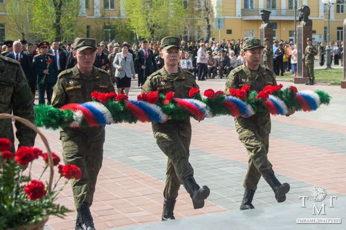 В Кызыле состоялась церемония возложения цветов, посвященная 79-й годовщине Победы в Великой Отечественной войне