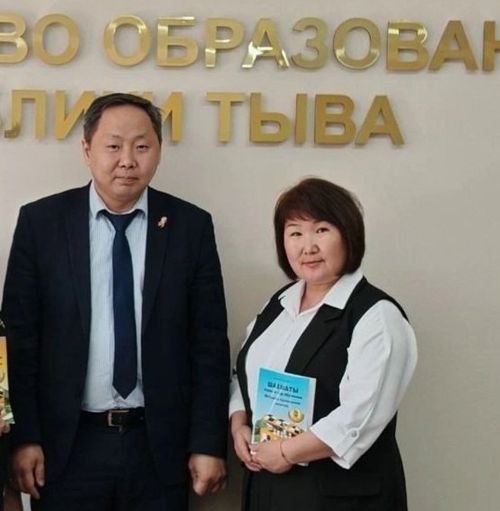 Уруглар садтарынга – шыдыраа: Бичии аржаанчыларга онза белек