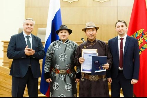 Председатель сельхозкооператива «Оргаадай» поделился историей развития предприятия: «Хотел производить далган, но сырья не нашёл и сам стал поставщико