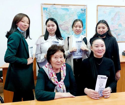 Школьники из Самагалтая встретились с Заслуженным деятелем науки Светланой Курбатской