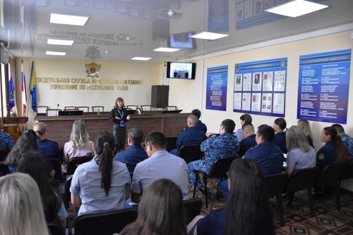 С рассказом о подвигах тувинских добровольцев выступил лектор Российского общества «Знание»