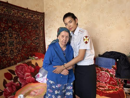 Росгвардейцы Тувы навестили ветерана Великой Отечественной войны