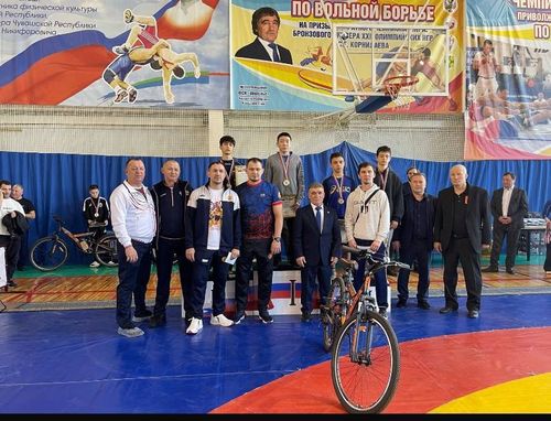 Айыраш Сарыглар завоевал золото на Всероссийских соревнованиях по борьбе