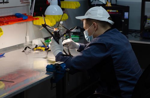 Путин: на производствах трудятся в три смены - столько, сколько нужно фронту