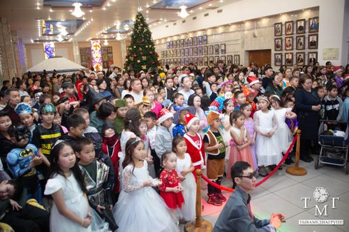 Елка Главы Тувы давно стала доброй предновогодней традицией