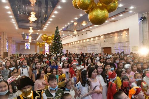 Тываның Баштыңының Чаа чыл елказынга муң хире уруг киришкен