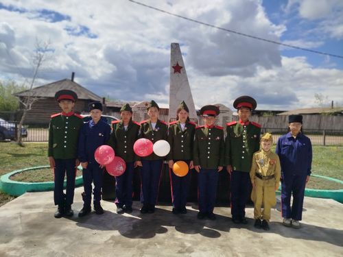 Юные казачата из Балгазына почтили память героев Великой Победы