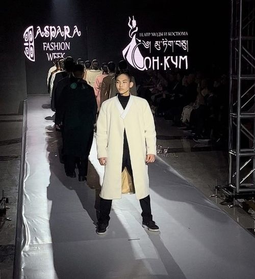 Театр "Он-Кум" представил Туву на Международном фестивале моды