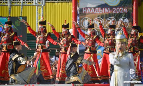 В Туве состоялось торжественное открытие праздника животноводов - Наадым -2024