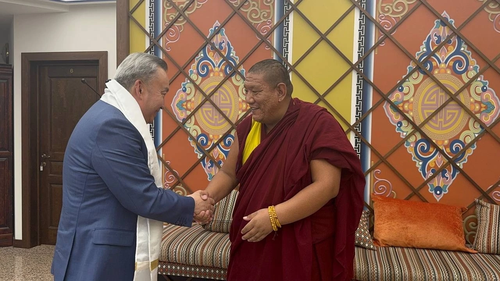 В Представительстве Тувы в Москве оказали приём монаху тибетского монастыря, который направляется в Кызыл