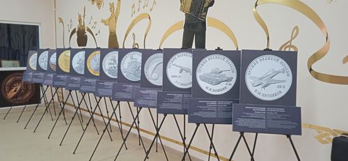В Туве открылась фотовыставка памятных монет «Истории Победы»
