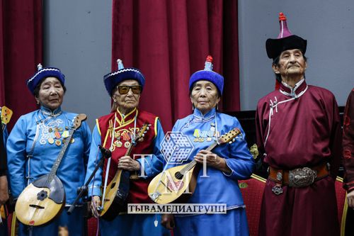 «С песней по жизни…». В Кызыле при поддержке ЕР открылся фестиваль хоровых коллективов среди людей старшего поколения