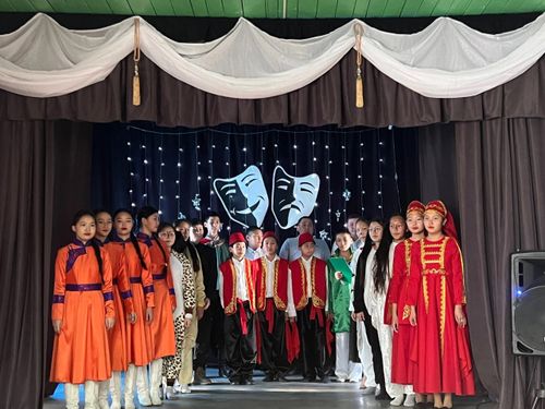 В школе с. Бора-Тайга открыли новый актовый зал и стажировочную площадку для театралов