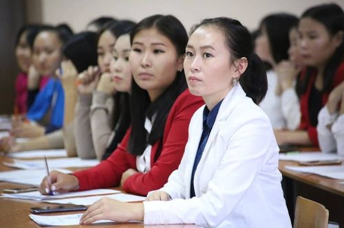 Глава Тувы поздравил студентов, педагогов и работников профтехобразования республики