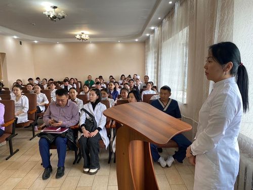 Выпускники Республиканского медколледжа встретились с потенциальными работодателями