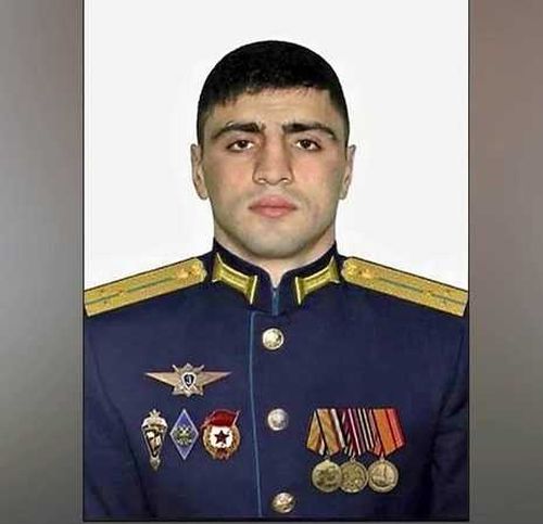 Звание Героя России присвоено посмертно офицеру Нурмагомеду Гаджимагомедову за подвиг в ходе операции на Украине.