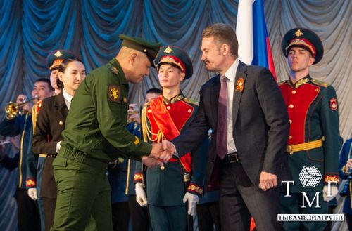 В Туве прошла торжественная церемония вручения госнаград военнослужащим республики
