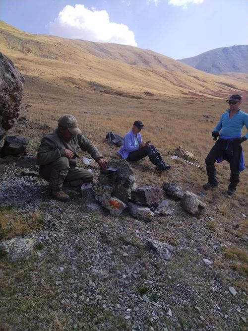На хребте Чихачёва прошла экспедиция по мониторингу снежного барса