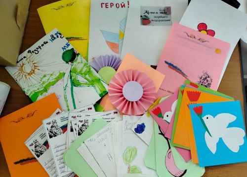 Школьники Тувы отправили вкусные подарки и письма военнослужащим, находящимся на лечении в госпиталях Москвы