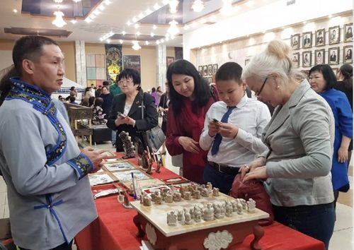 "Сай-Суу кадын" база "Чудурук ийи" деп шиилерни көргүскен