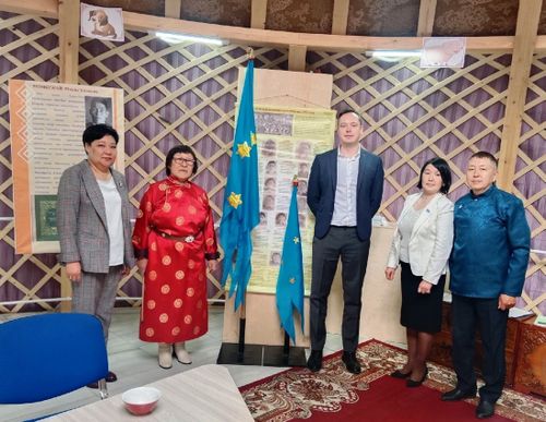 Тозан аът долганып четпес докулчак ак өргээни школага дамчыткан