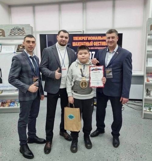 Дардан Мамбай-оол из Тувы одержал победу на шахматном турнире в Черногорске
