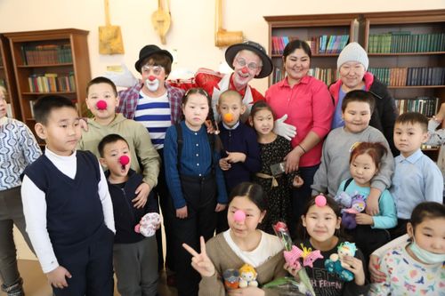 Овации не стихали: московский цирк устроил представление для особенных детей Тувы