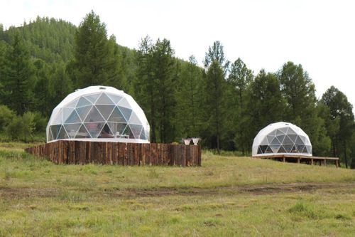 Билелиг хөлдүң эриинде "Ай-чырыы" деп баштайгы эко-отель ажыттынган