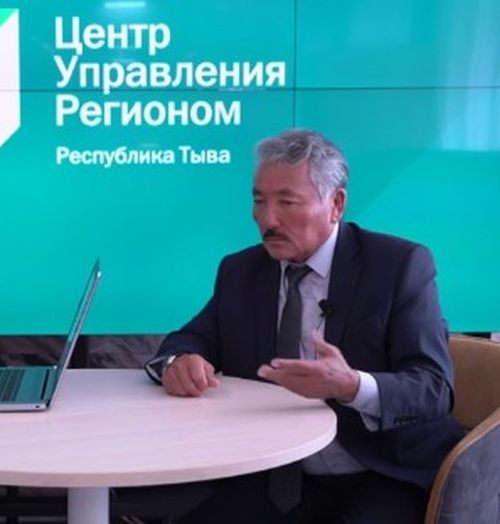 Сергей Ондар: «У нас задача - до 1 октября завершить кормоуборочные работы»