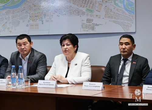 Депутаты Хурала города Кызыла намерены расторгнуть контракт с мэром столицы Тувы