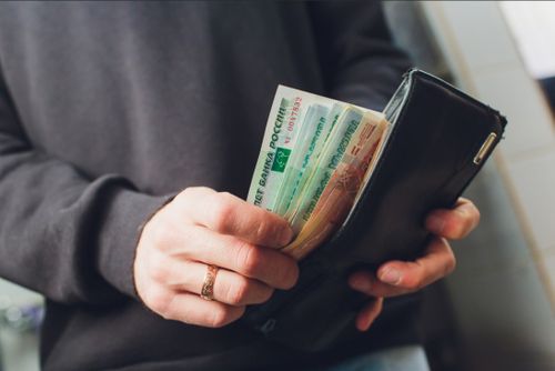 В России изменились правила выплаты аванса работникам