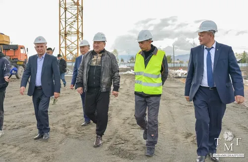 Глава Тувы проинспектировал строительство новой школы на 616 мест в Чадане