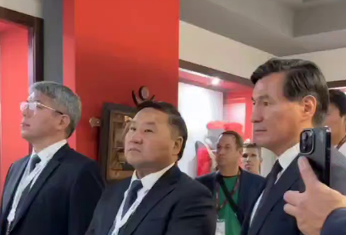 Глава Тувы принимает участие в III Международном буддийском форуме